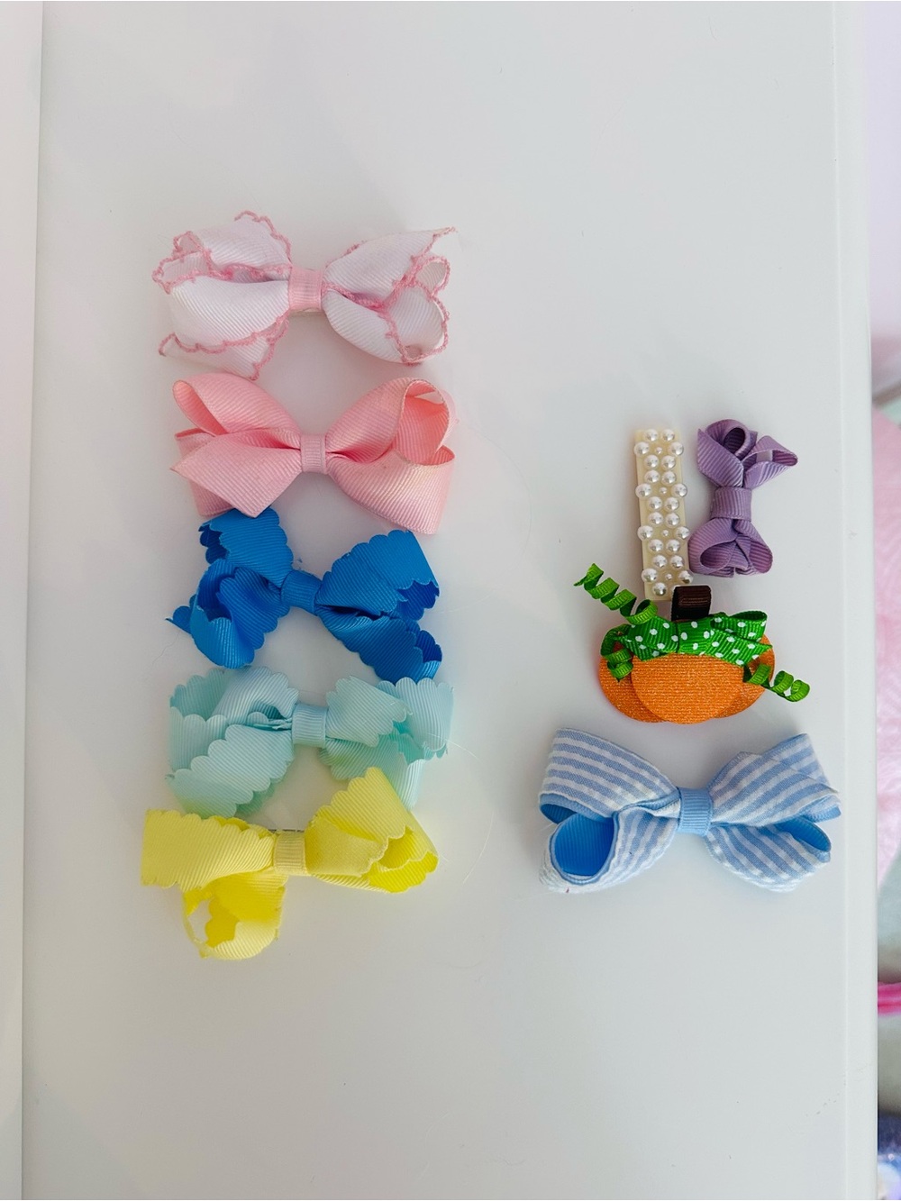 Wee Ones hair bows (5) with 4 GWP bows